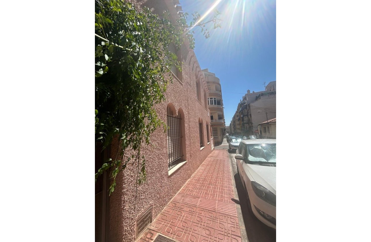 Herverkoop - Town House -
Torrevieja - Centro