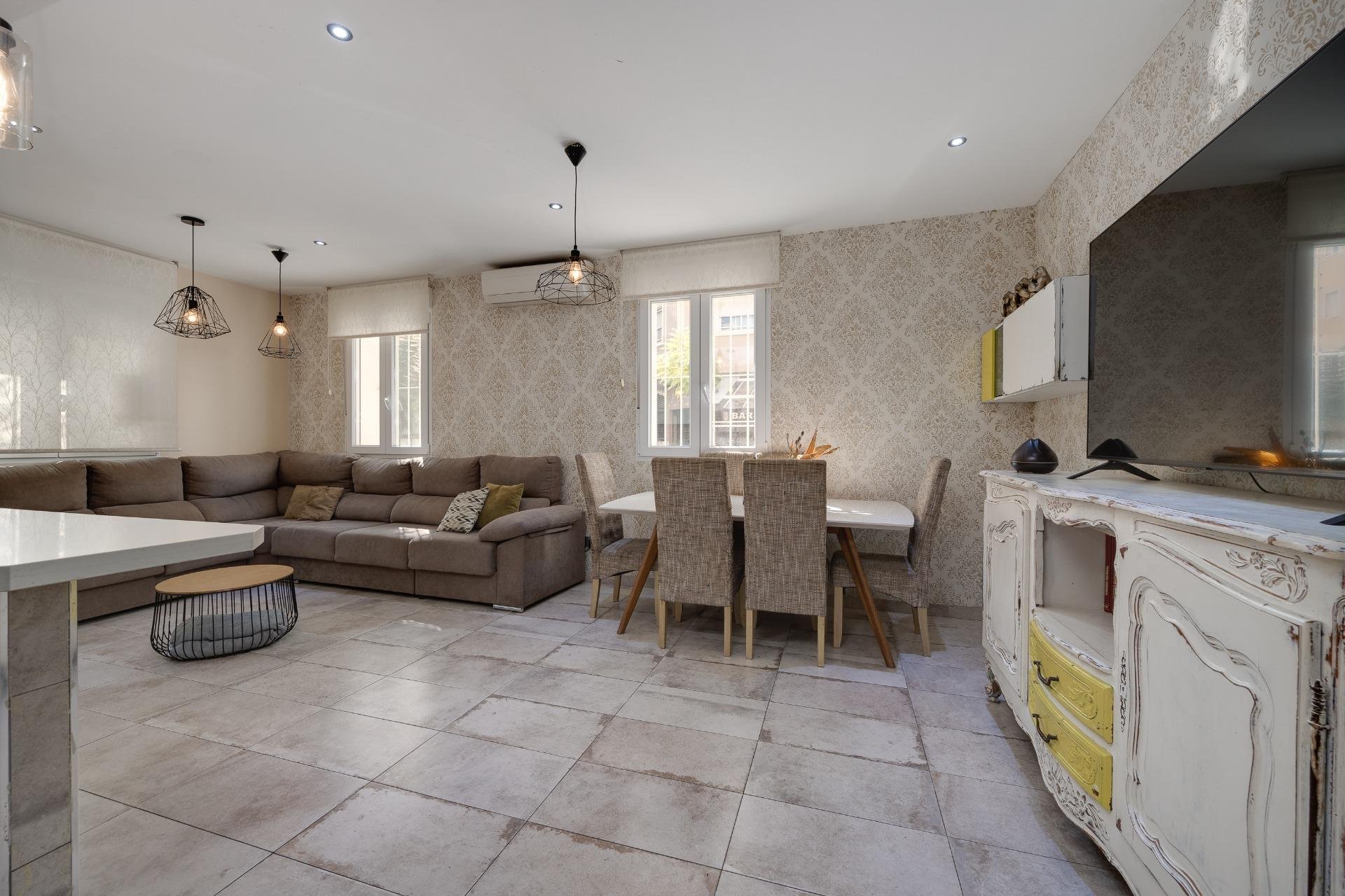 Herverkoop - Town House -
Torrevieja - Centro