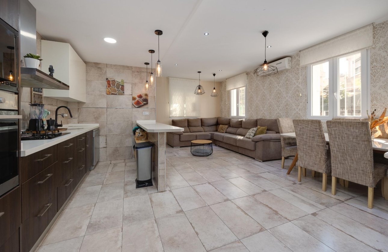 Herverkoop - Town House -
Torrevieja - Centro