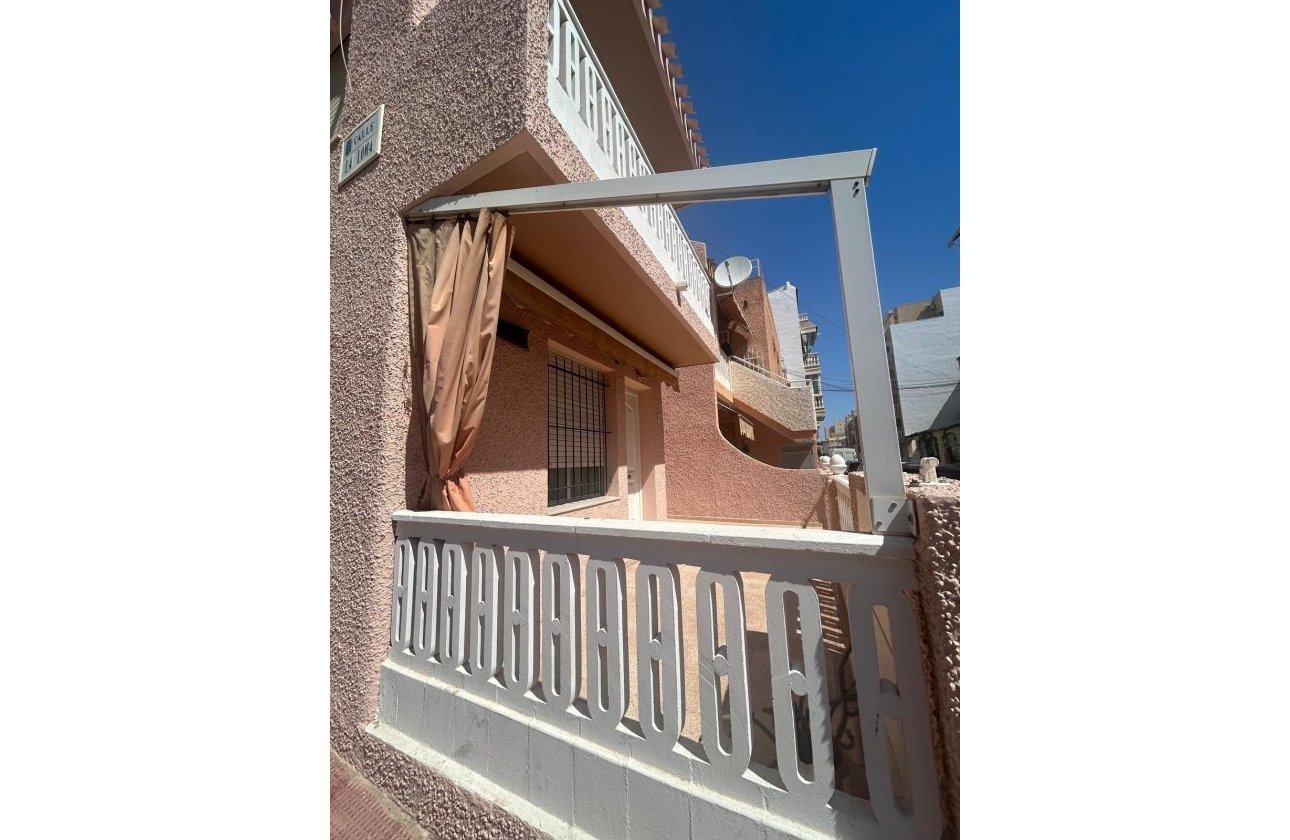 Herverkoop - Town House -
Torrevieja - Centro