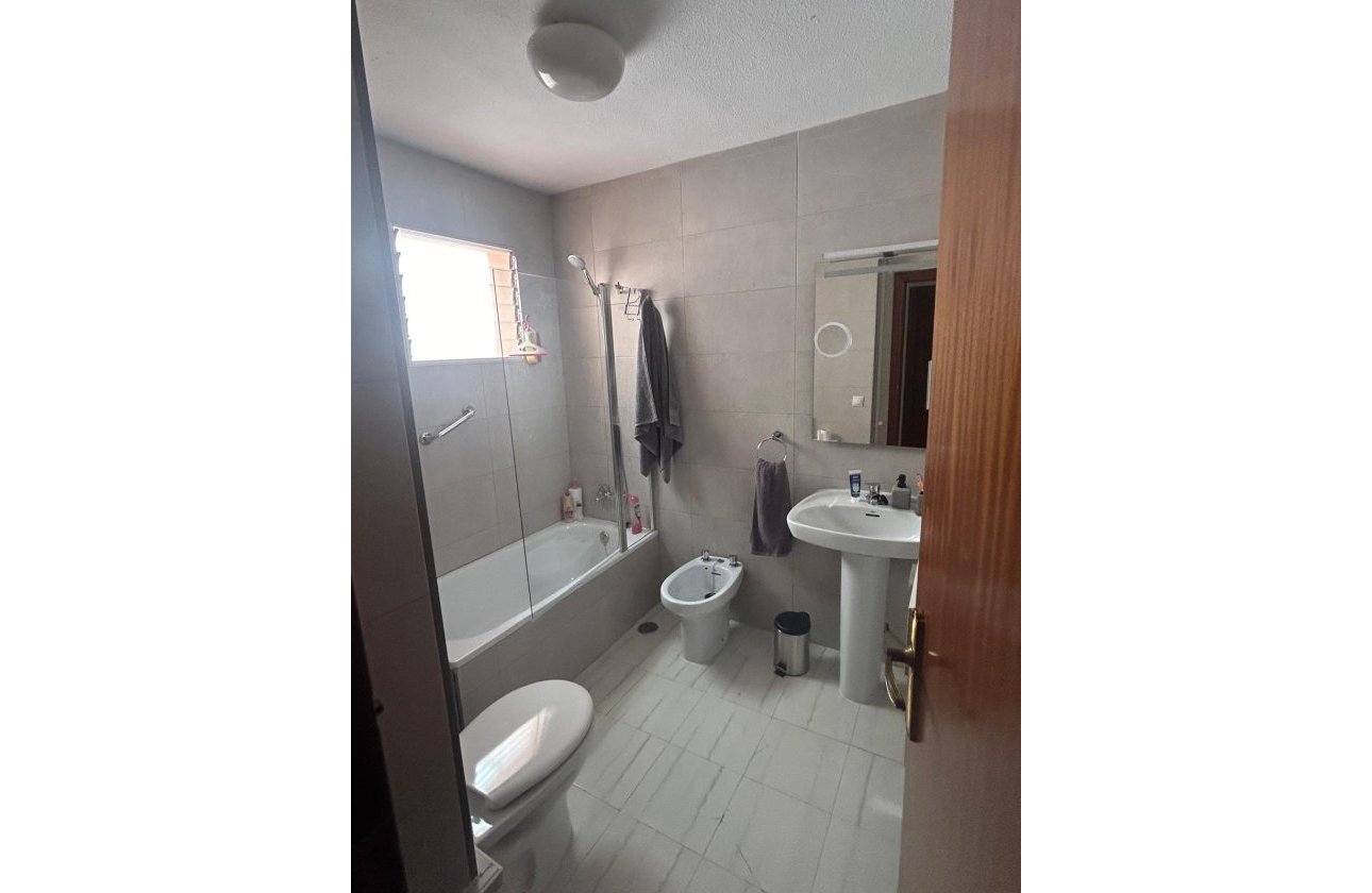 Herverkoop - Town House -
Torrevieja - Centro