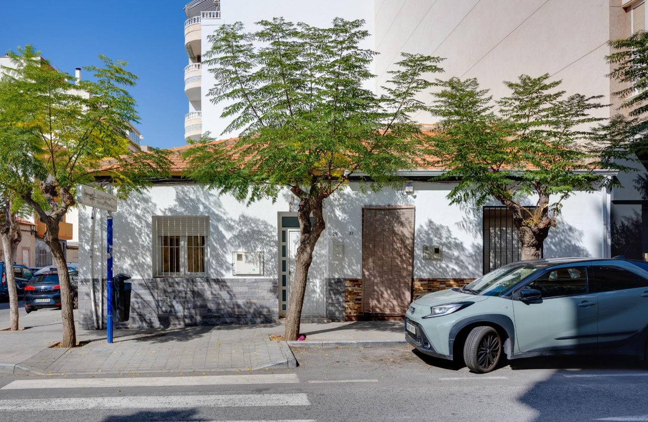 Herverkoop - Town House -
Torrevieja - Centro
