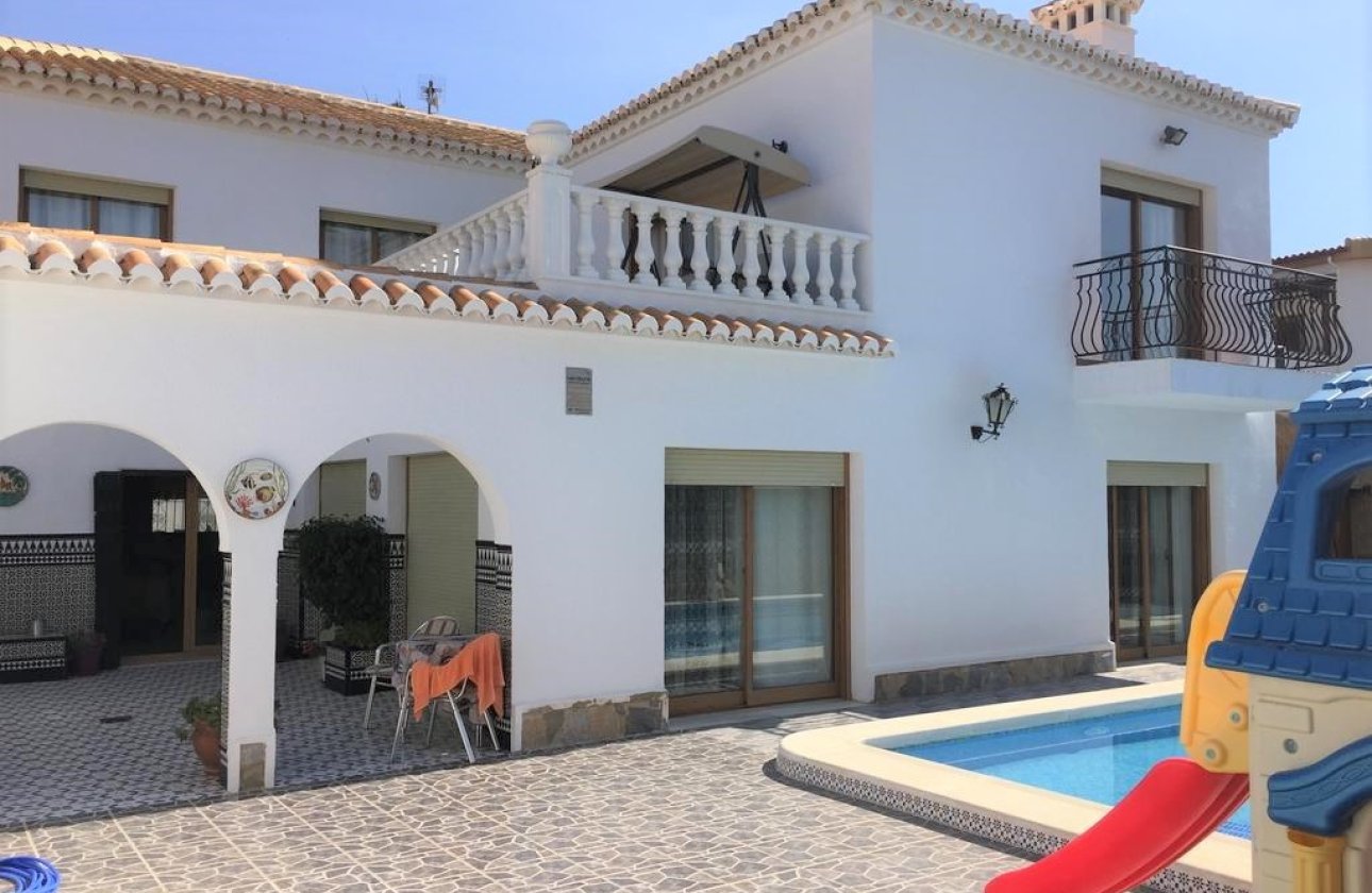 Herverkoop - Town House -
Torrevieja - Costa Blanca