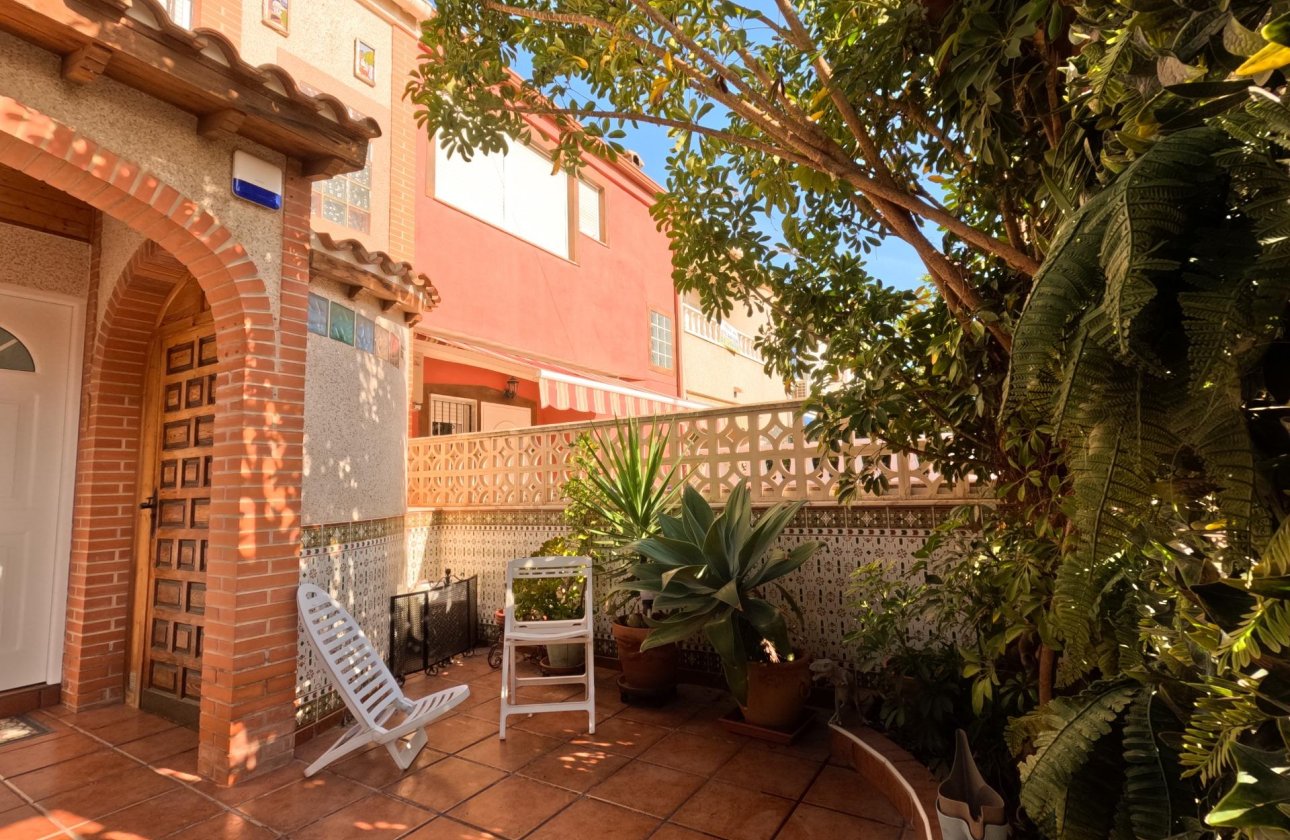 Herverkoop - Town House -
Torrevieja - El Acequión - Los Náufragos