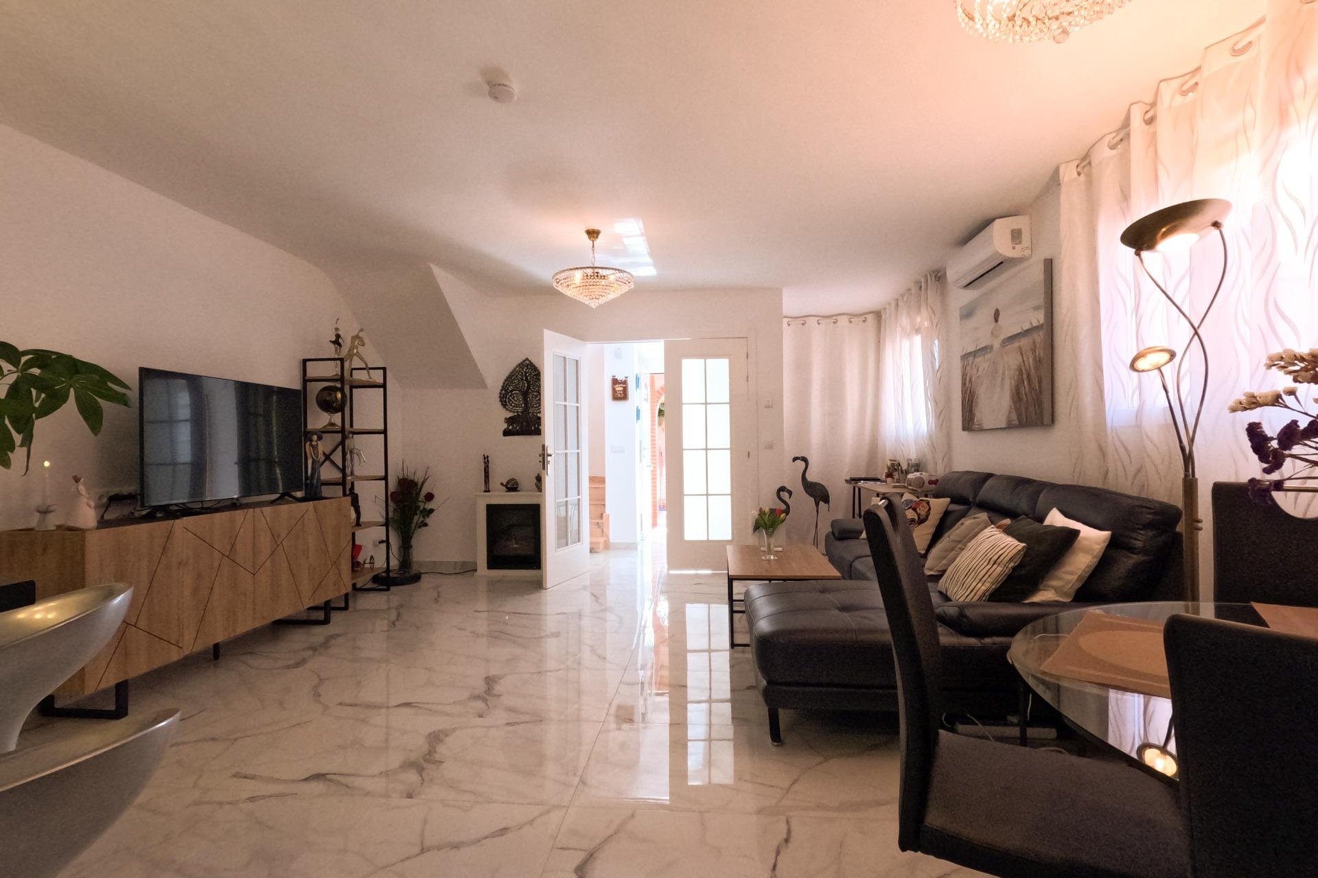 Herverkoop - Town House -
Torrevieja - El Acequión - Los Náufragos