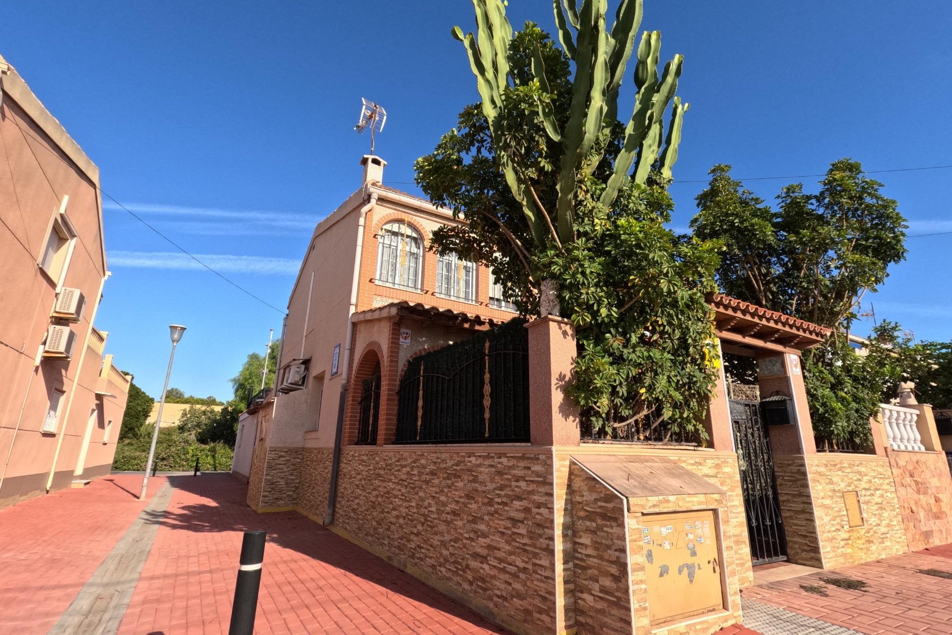 Herverkoop - Town House -
Torrevieja - El Acequión - Los Náufragos