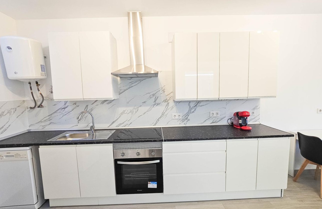 Herverkoop - Town House -
Torrevieja - El Limonar