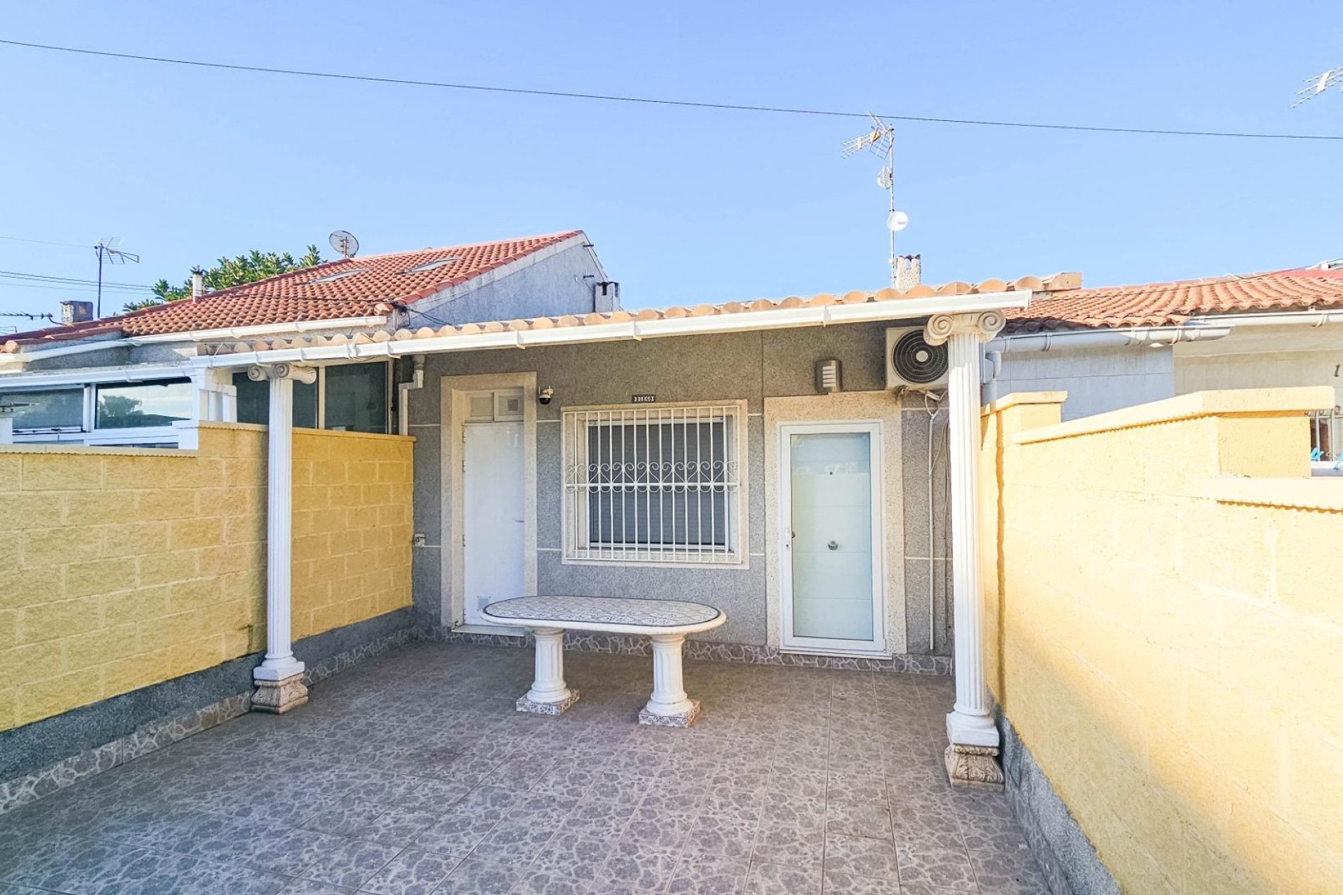 Herverkoop - Town House -
Torrevieja - El Limonar