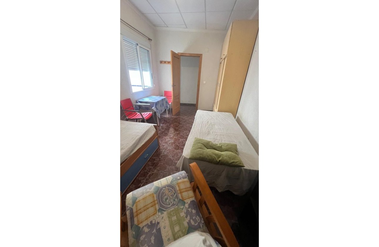 Herverkoop - Town House -
Torrevieja - Estacion De Autobuses