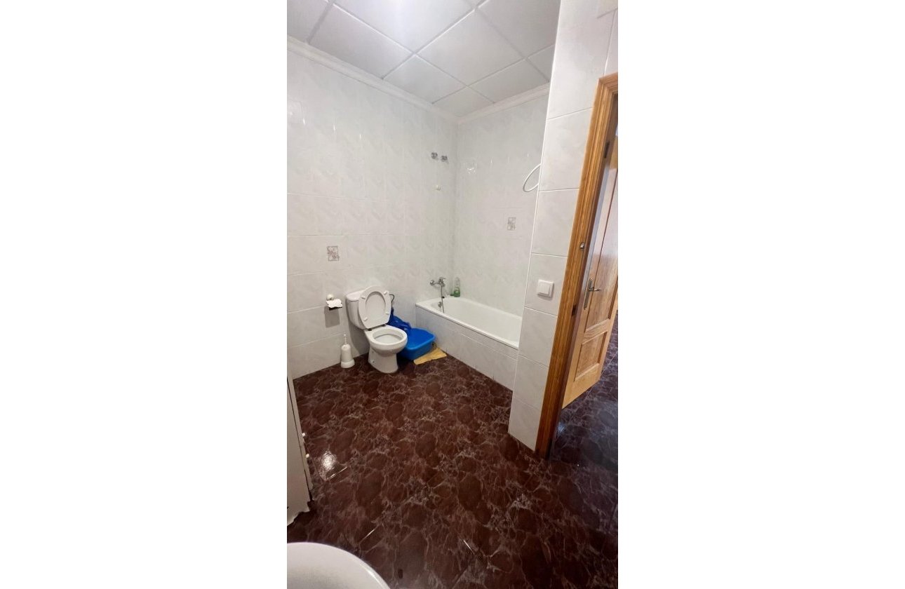 Herverkoop - Town House -
Torrevieja - Estacion De Autobuses