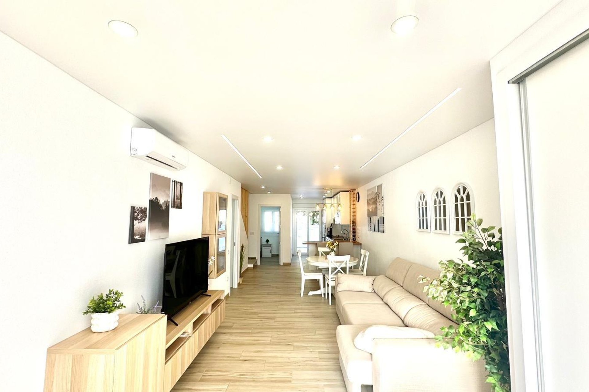 Herverkoop - Town House -
Torrevieja - Estacion De Autobuses