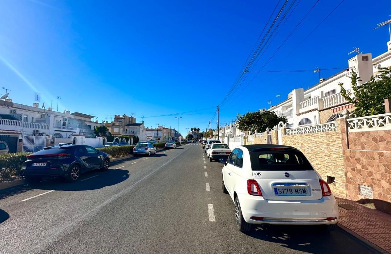 Herverkoop - Town House -
Torrevieja - Estacion De Autobuses