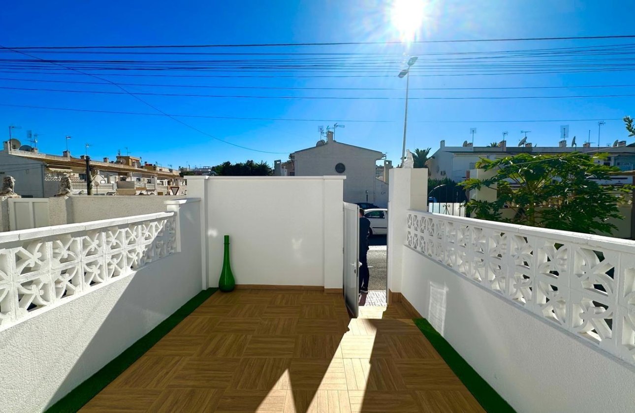 Herverkoop - Town House -
Torrevieja - Estacion De Autobuses