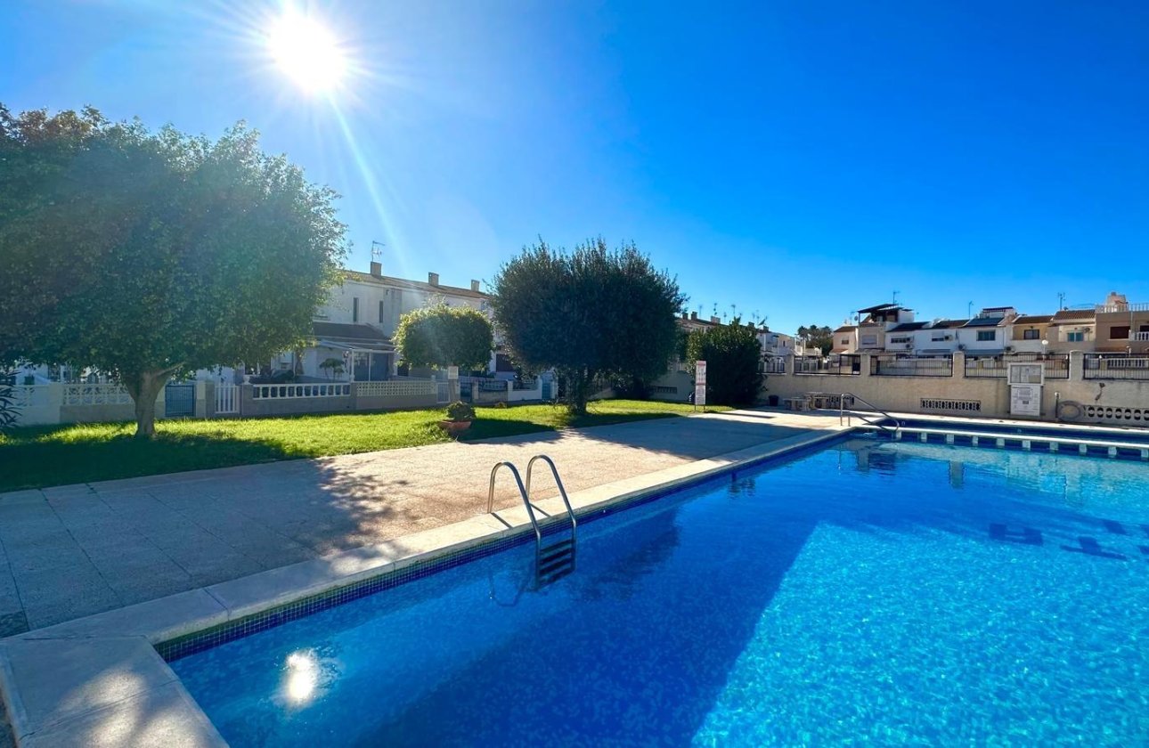 Herverkoop - Town House -
Torrevieja - Estacion De Autobuses