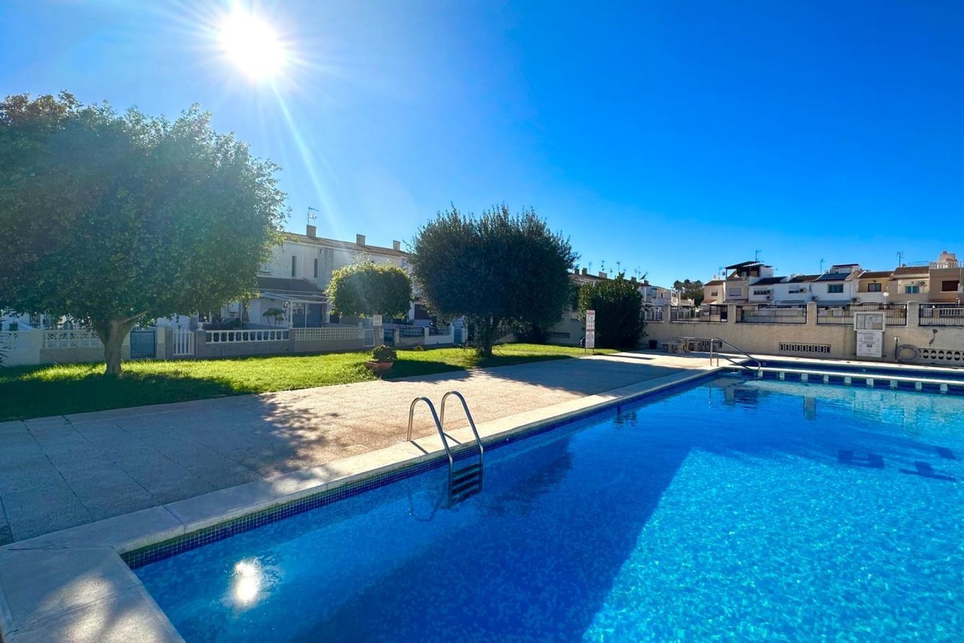 Herverkoop - Town House -
Torrevieja - Estacion De Autobuses