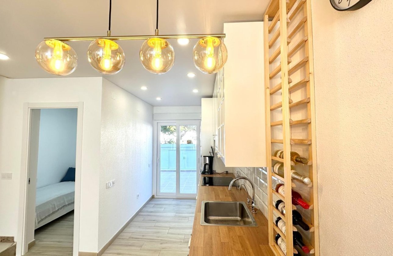 Herverkoop - Town House -
Torrevieja - Estacion De Autobuses