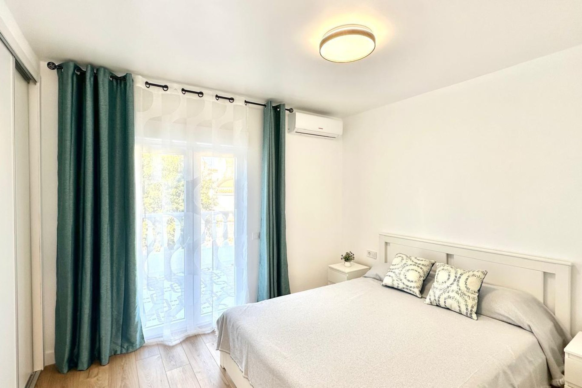 Herverkoop - Town House -
Torrevieja - Estacion De Autobuses