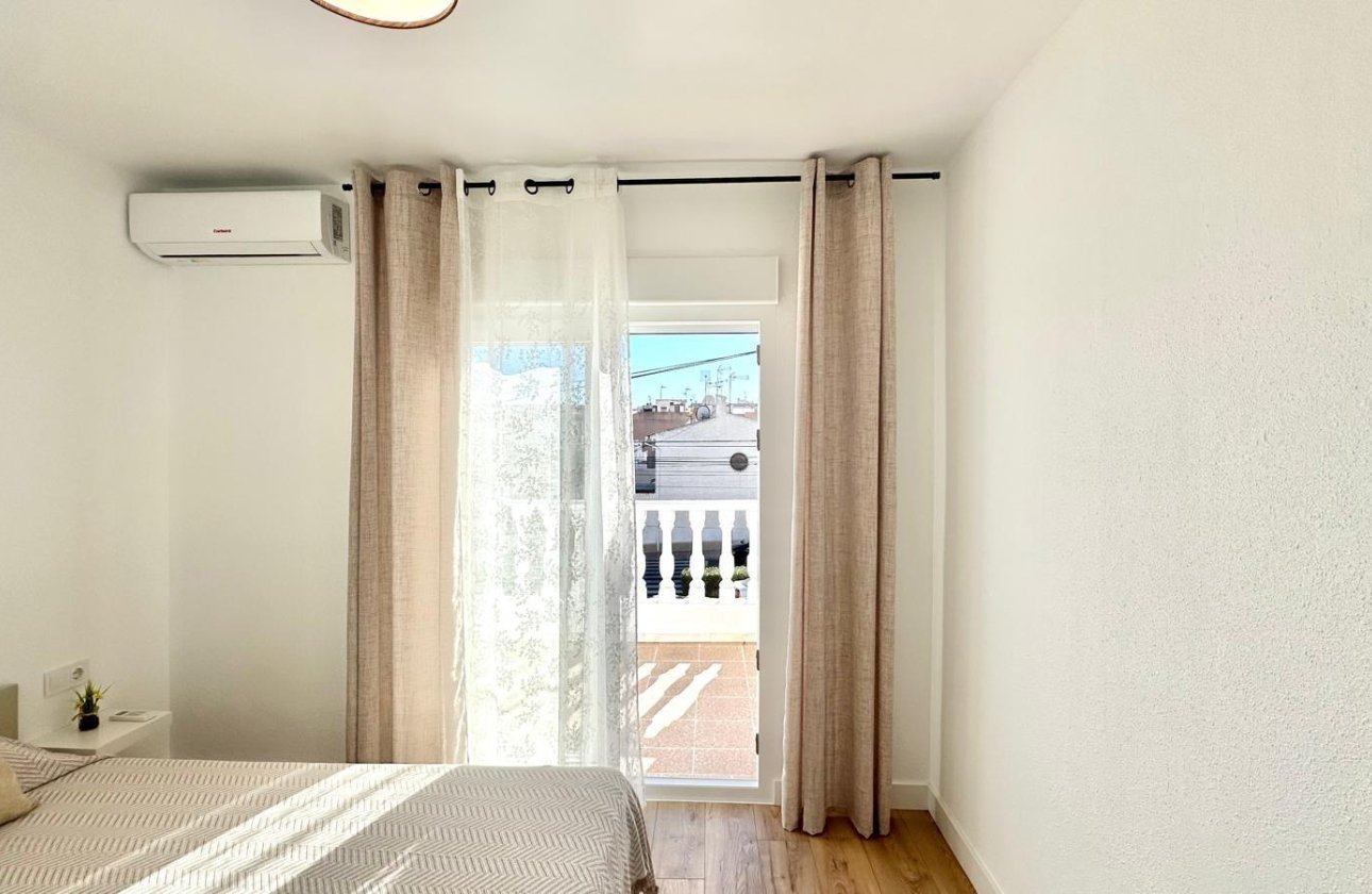 Herverkoop - Town House -
Torrevieja - Estacion De Autobuses