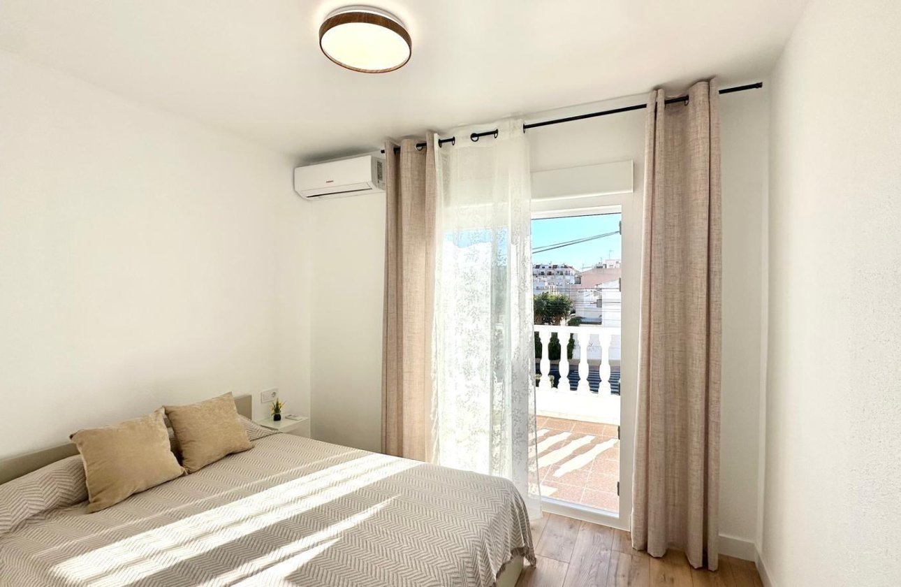 Herverkoop - Town House -
Torrevieja - Estacion De Autobuses