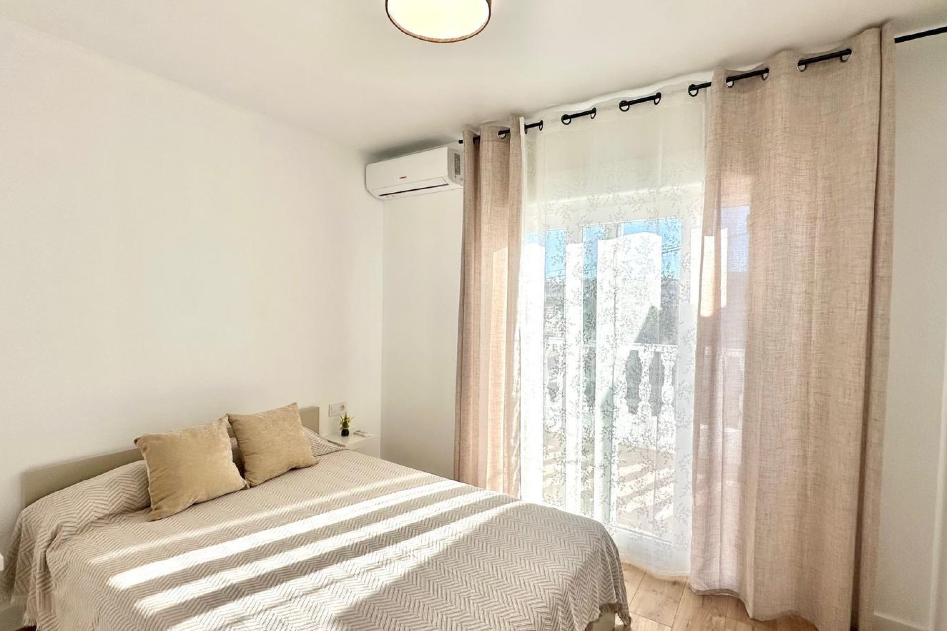 Herverkoop - Town House -
Torrevieja - Estacion De Autobuses