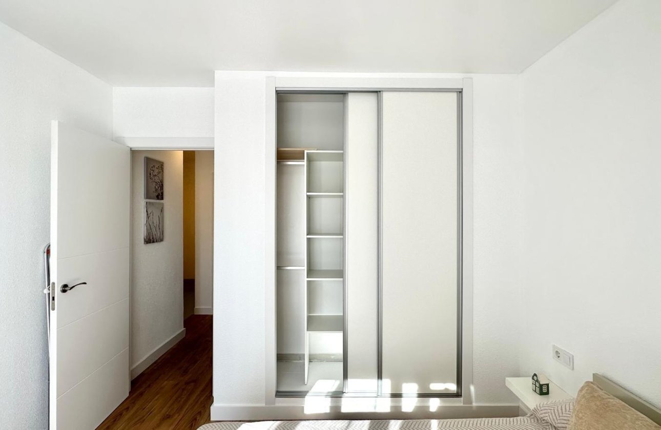 Herverkoop - Town House -
Torrevieja - Estacion De Autobuses