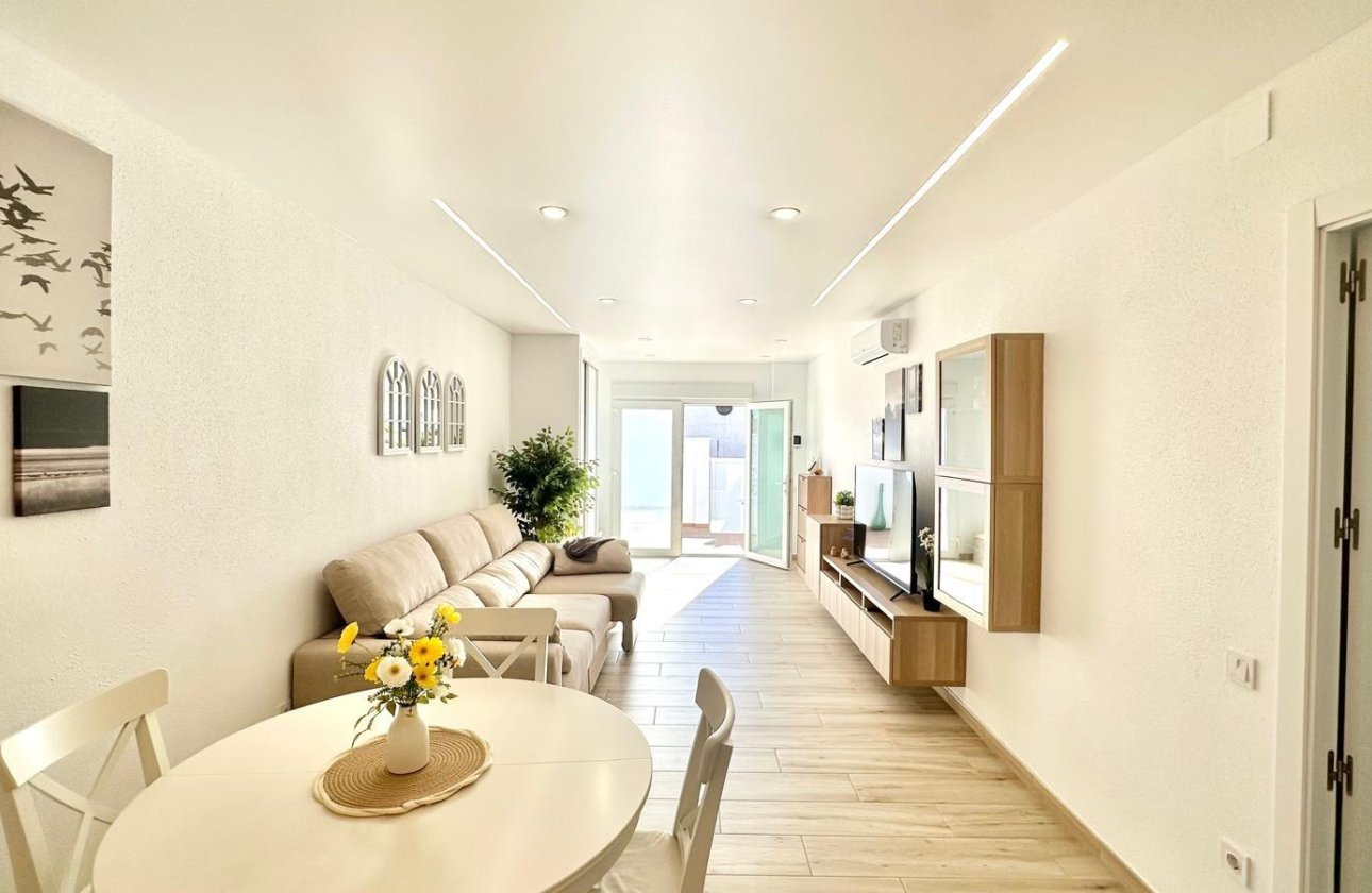 Herverkoop - Town House -
Torrevieja - Estacion De Autobuses