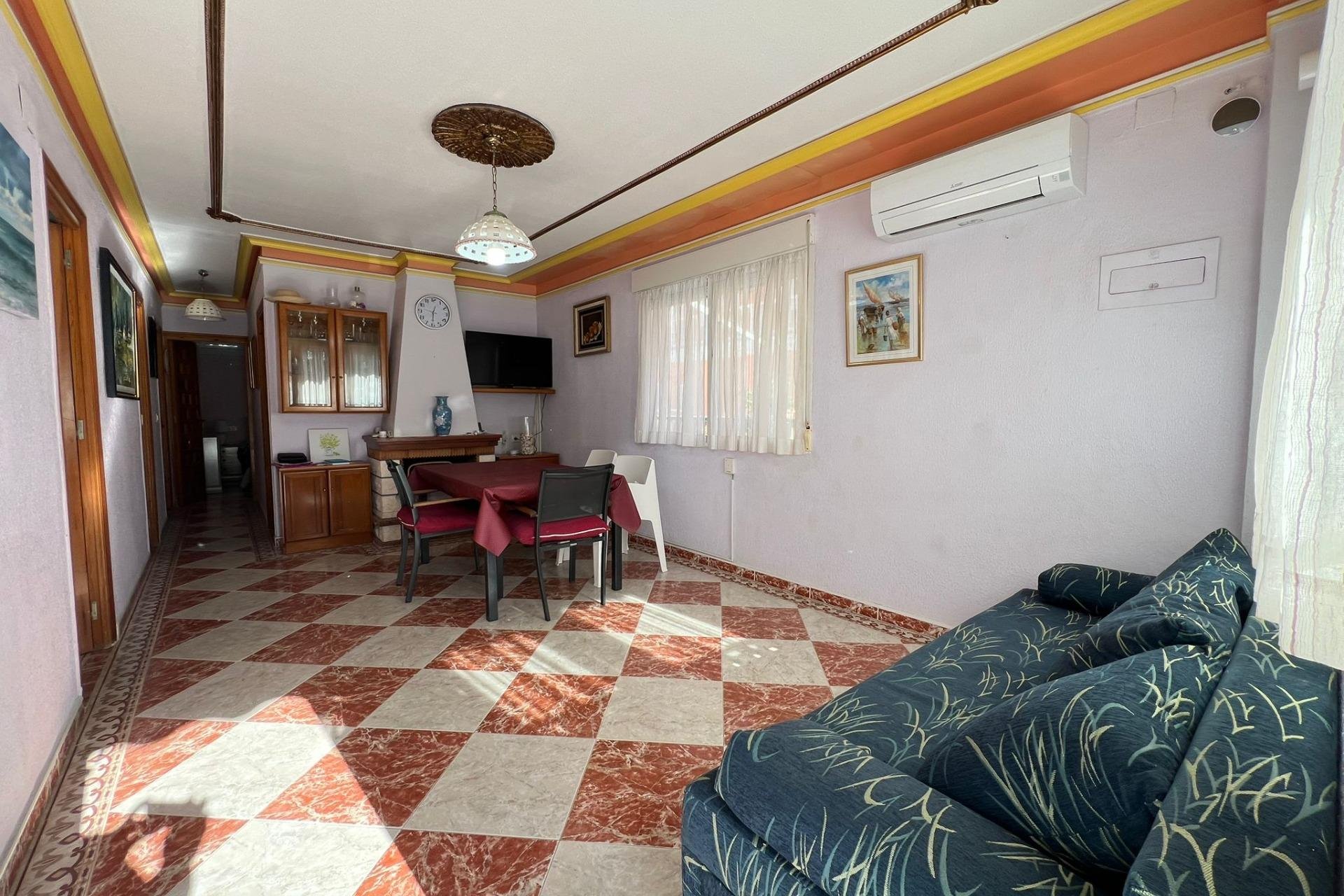 Herverkoop - Town House -
Torrevieja - La Mata