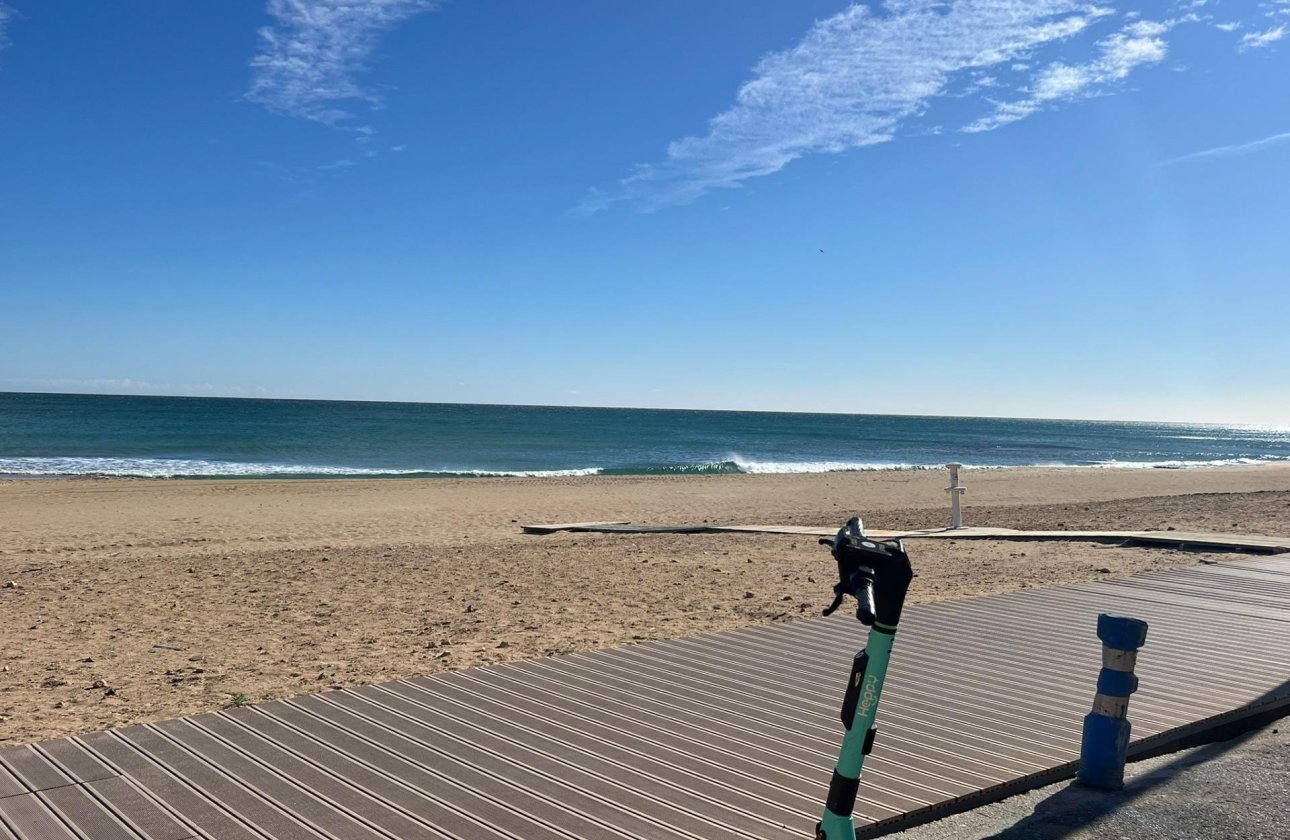 Herverkoop - Town House -
Torrevieja - La Mata