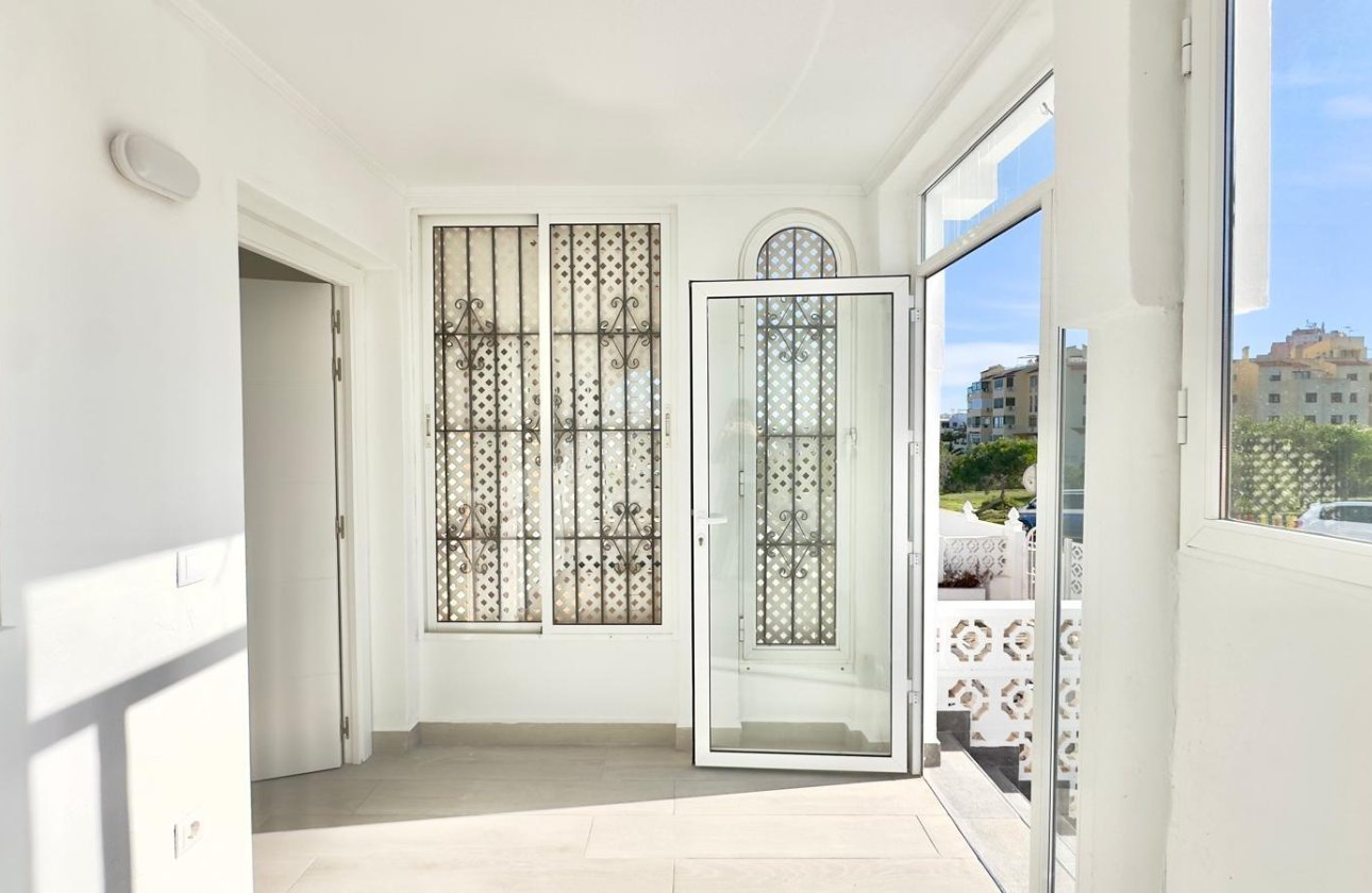 Herverkoop - Town House -
Torrevieja - La Mata