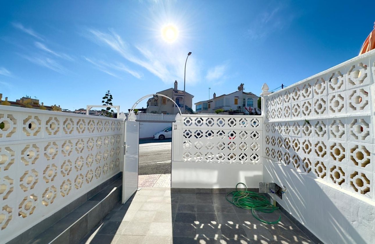 Herverkoop - Town House -
Torrevieja - La Mata