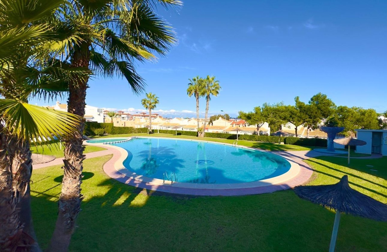 Herverkoop - Town House -
Torrevieja - La Mata
