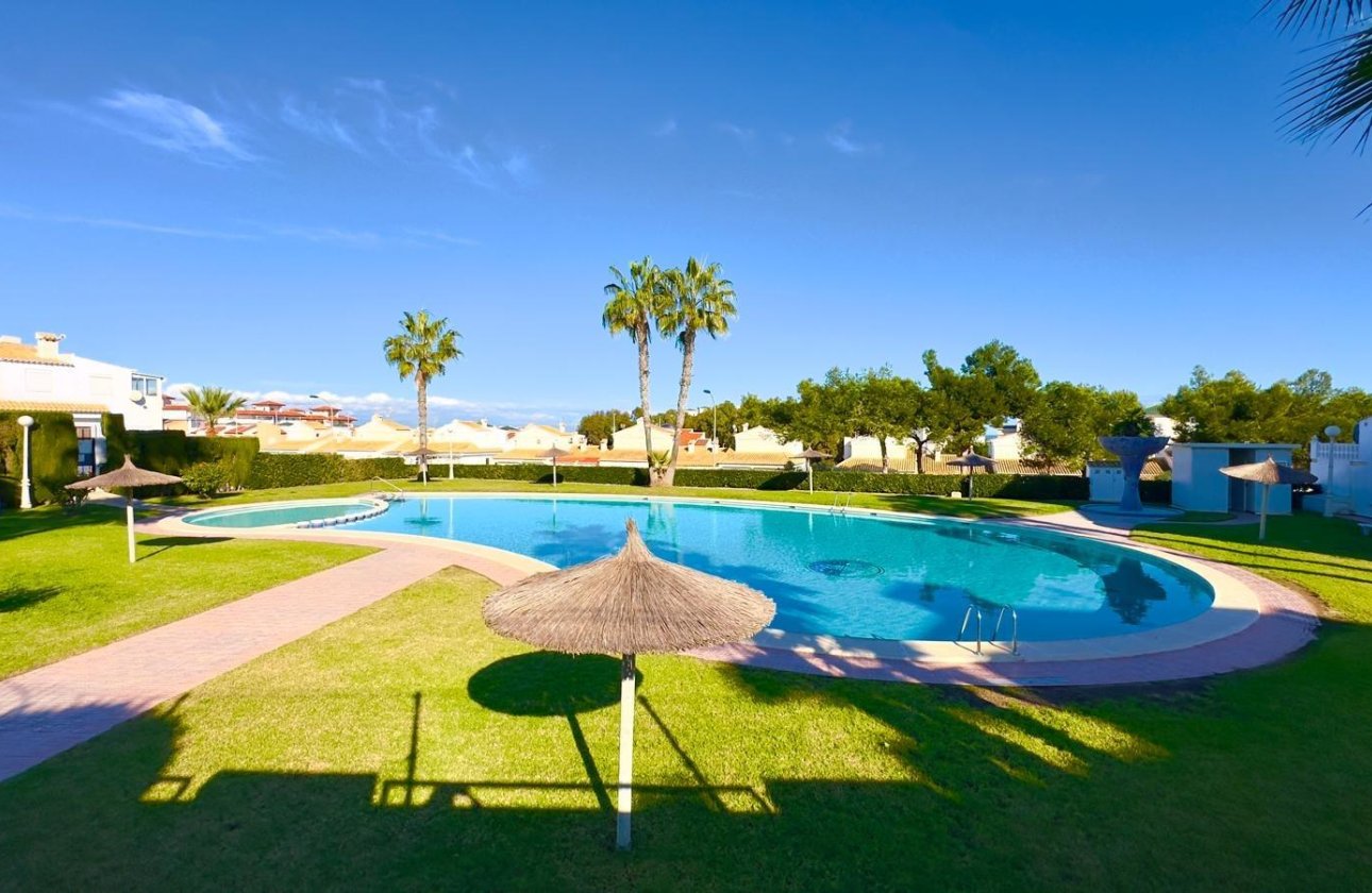 Herverkoop - Town House -
Torrevieja - La Mata