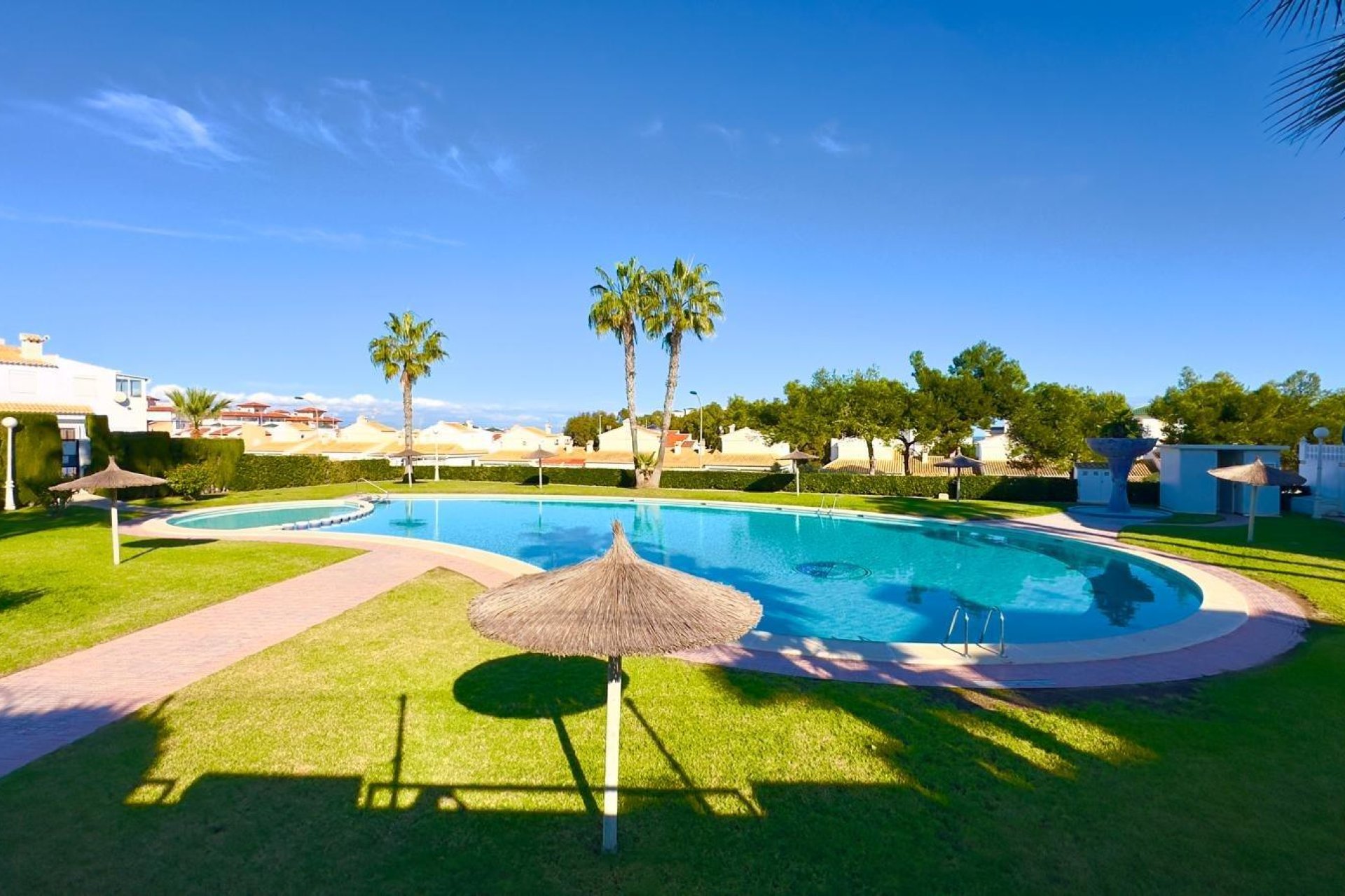 Herverkoop - Town House -
Torrevieja - La Mata
