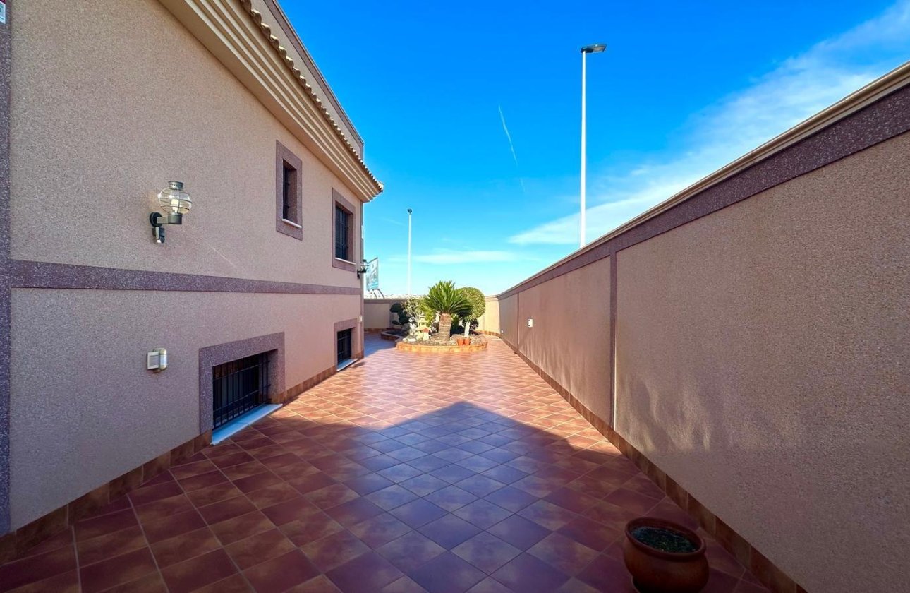 Herverkoop - Town House -
Torrevieja - La Siesta