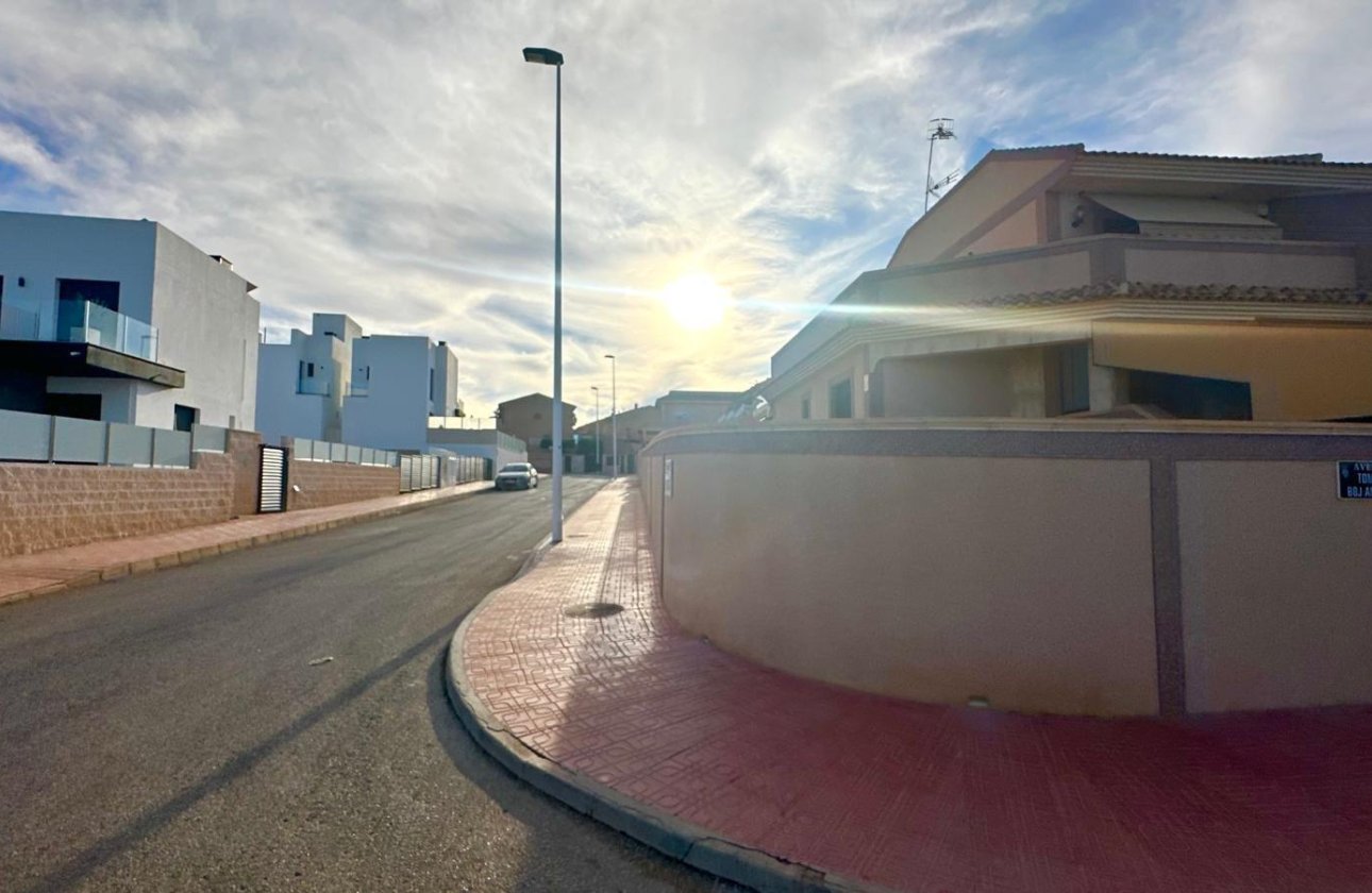 Herverkoop - Town House -
Torrevieja - La Siesta