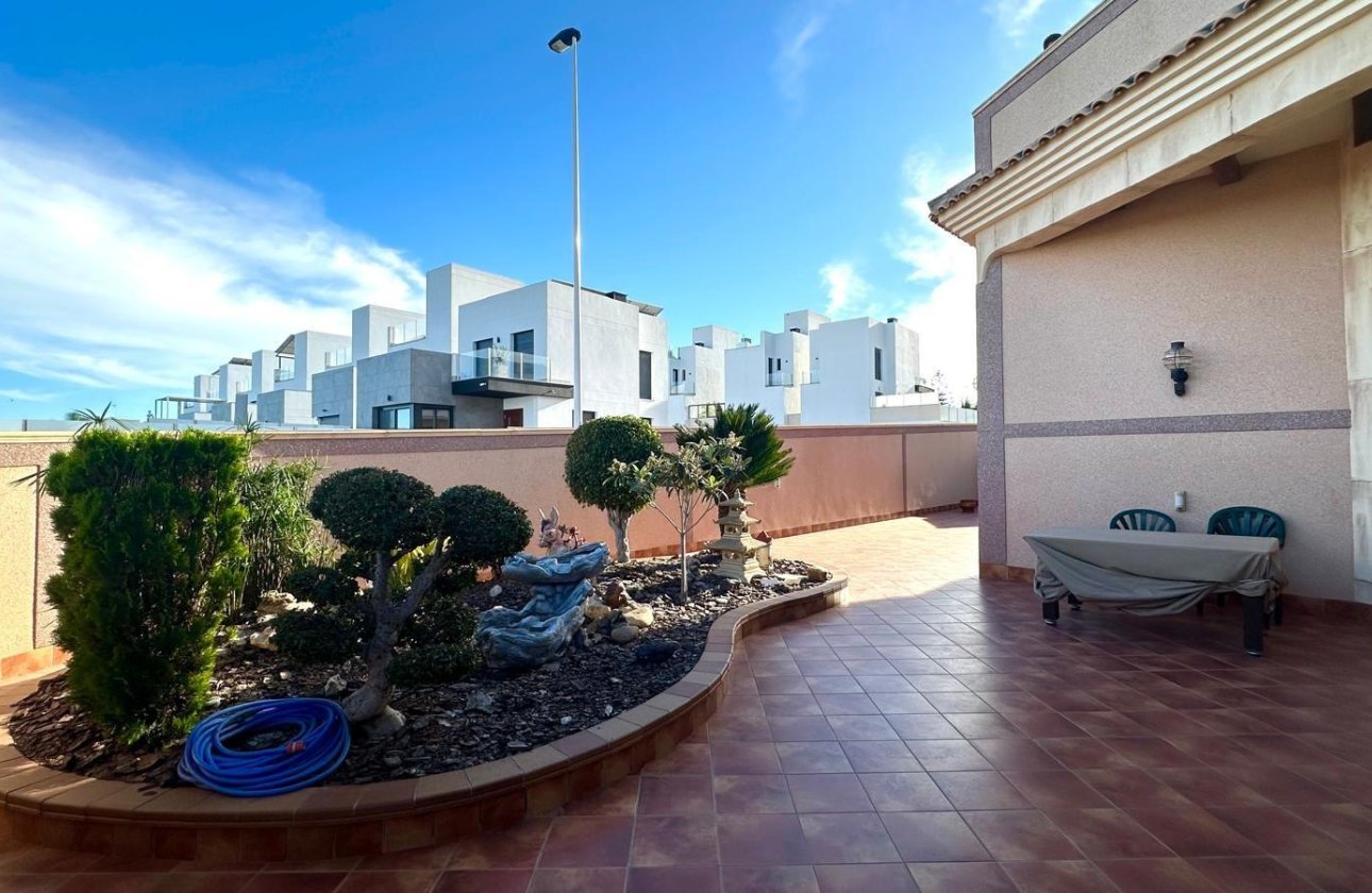 Herverkoop - Town House -
Torrevieja - La Siesta