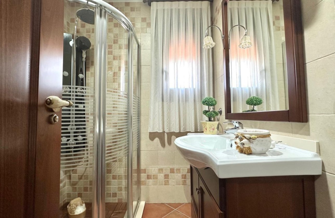 Herverkoop - Town House -
Torrevieja - La Siesta