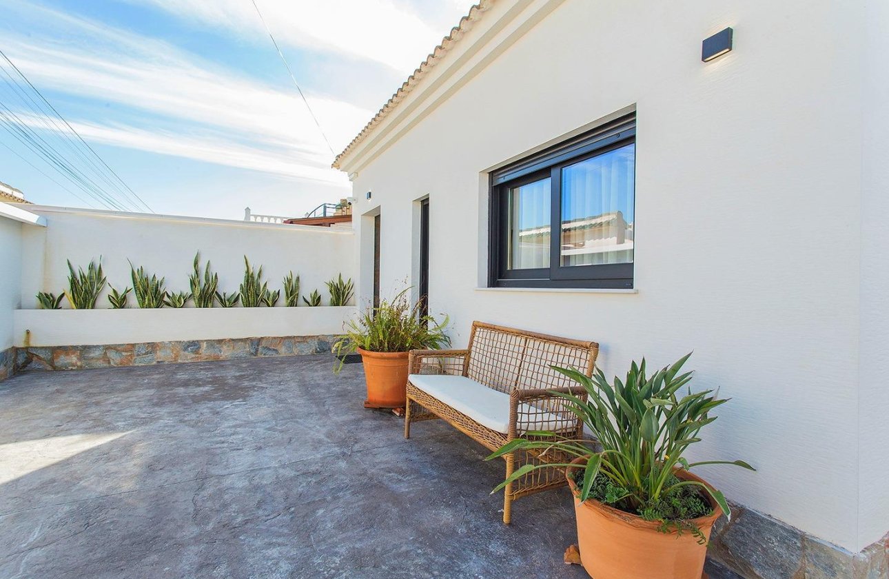 Herverkoop - Town House -
Torrevieja - La Siesta