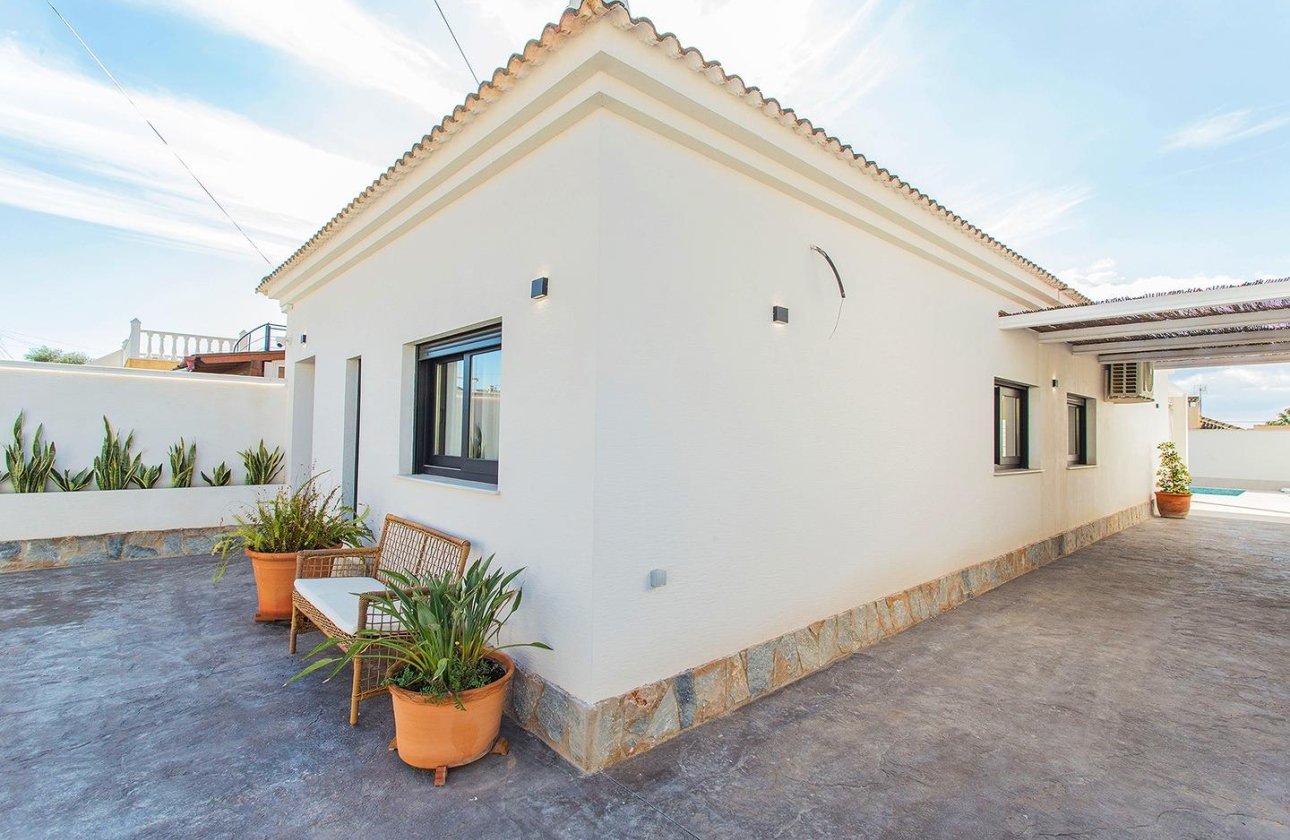 Herverkoop - Town House -
Torrevieja - La Siesta