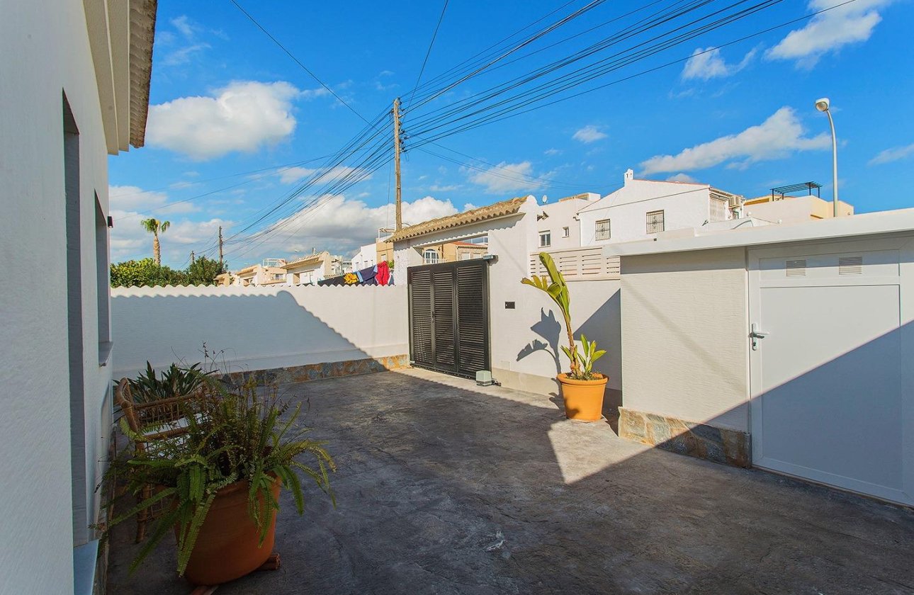 Herverkoop - Town House -
Torrevieja - La Siesta