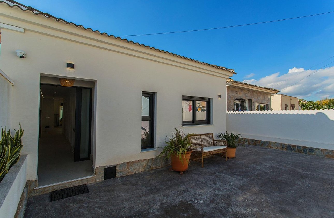 Herverkoop - Town House -
Torrevieja - La Siesta