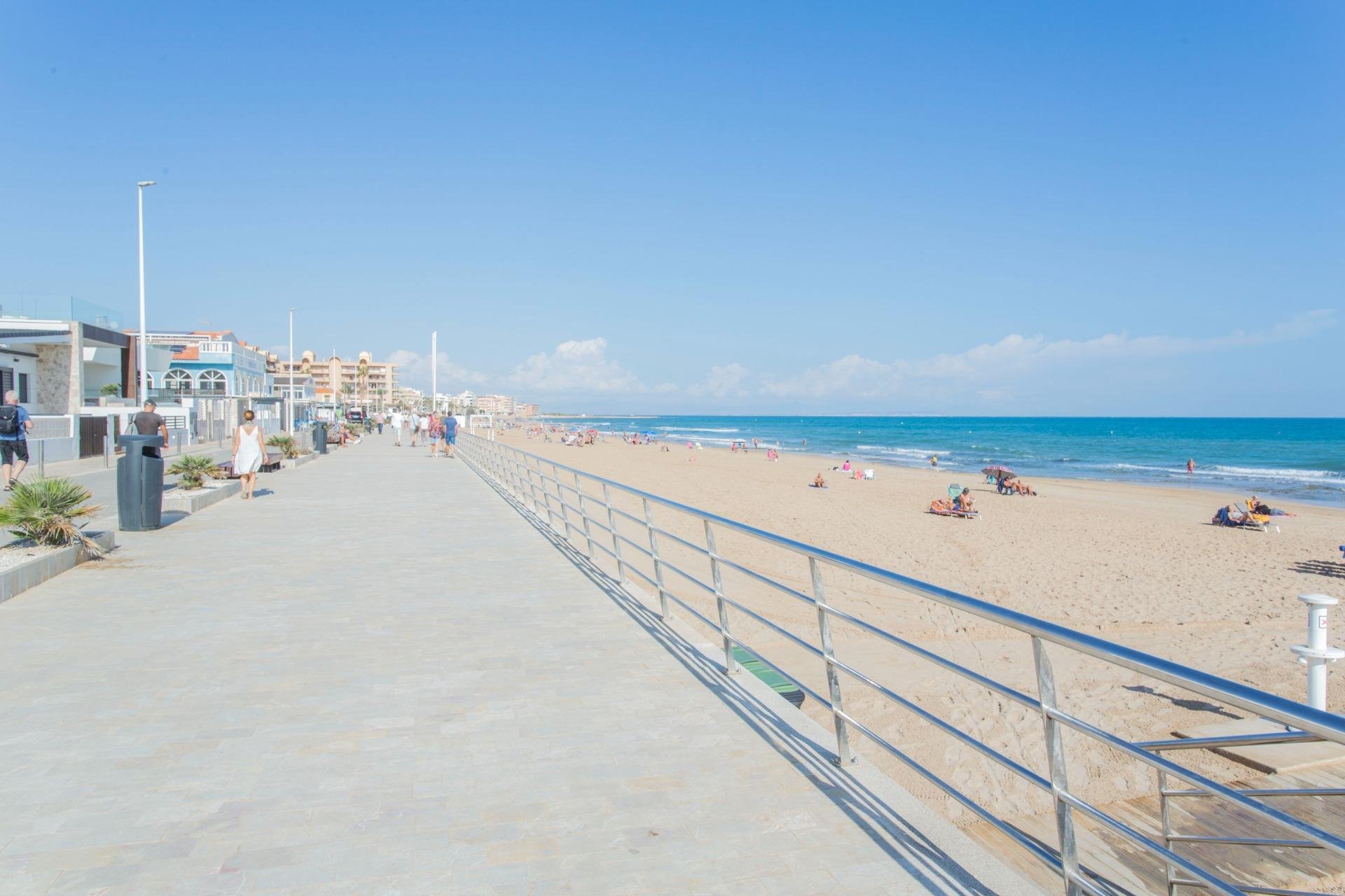 Herverkoop - Town House -
Torrevieja - La Siesta
