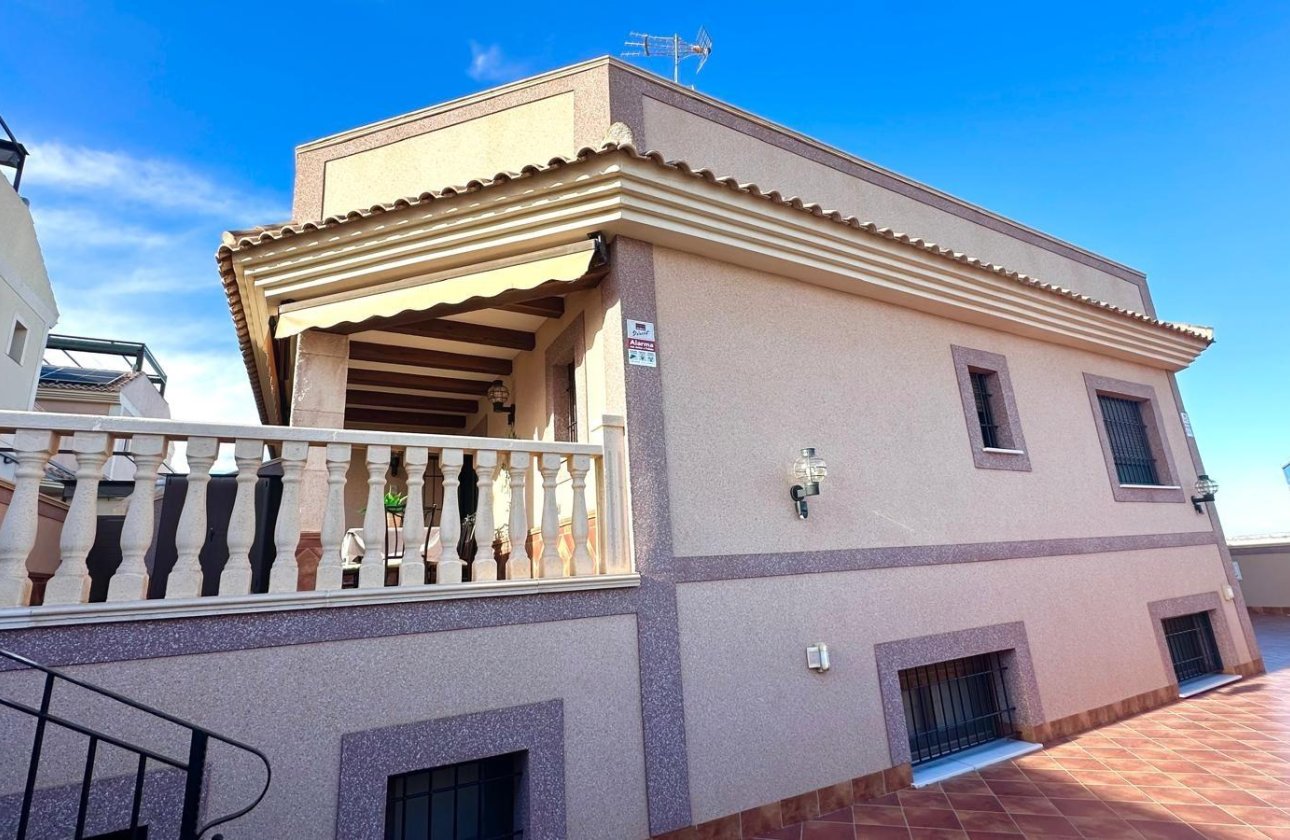 Herverkoop - Town House -
Torrevieja - La Siesta