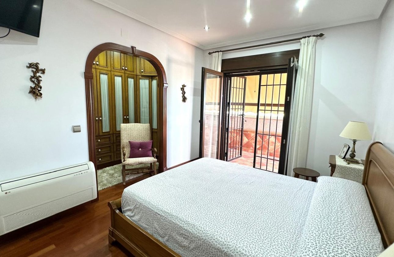Herverkoop - Town House -
Torrevieja - La Siesta