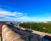 Herverkoop - Town House -
Torrevieja - La Siesta