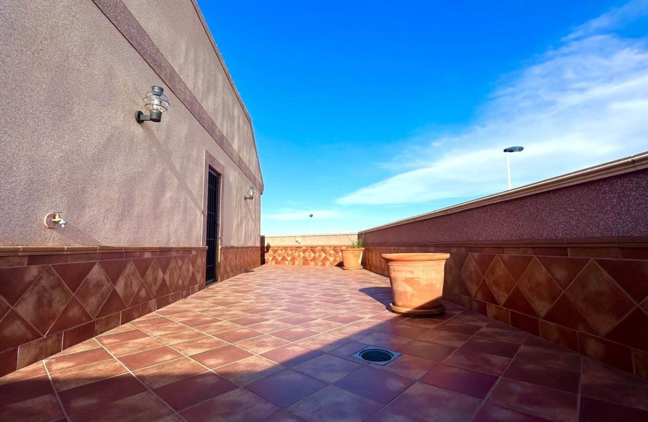 Herverkoop - Town House -
Torrevieja - La Siesta