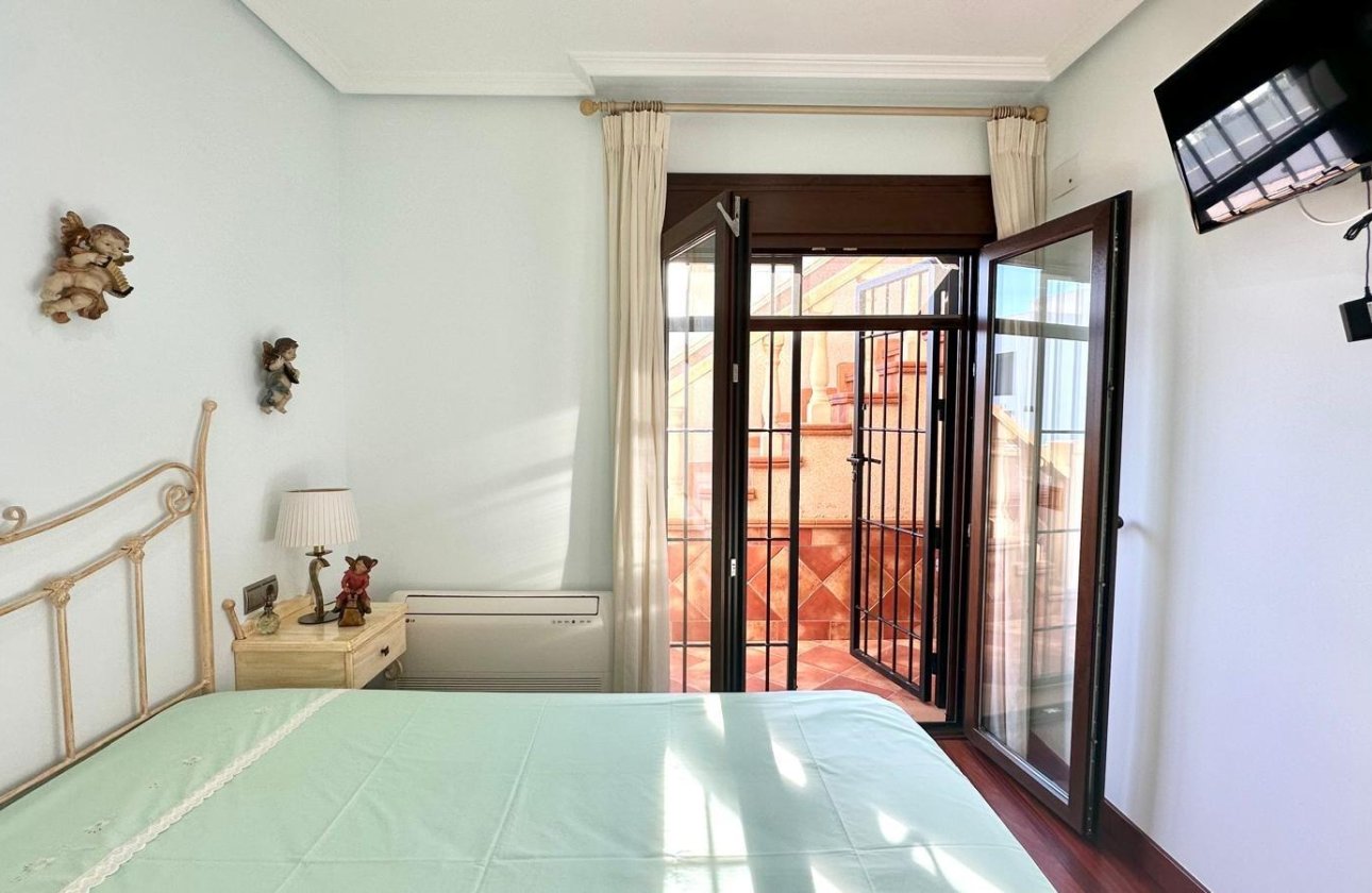 Herverkoop - Town House -
Torrevieja - La Siesta