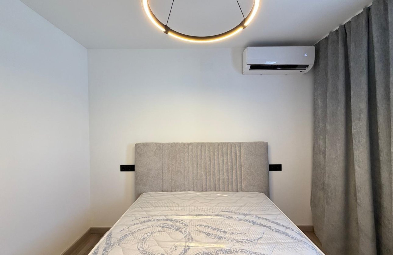 Herverkoop - Town House -
Torrevieja - Miramar - Torre Del Moro