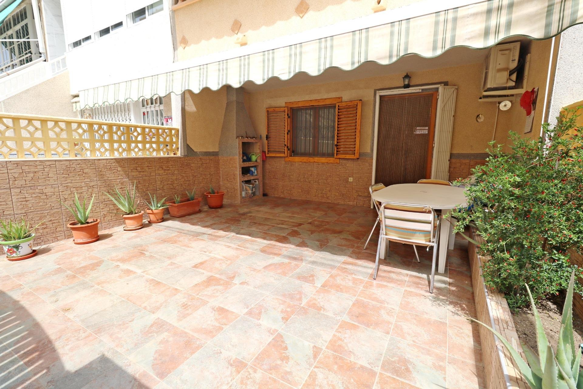 Herverkoop - Town House -
Torrevieja - Playa De Los Naufragos