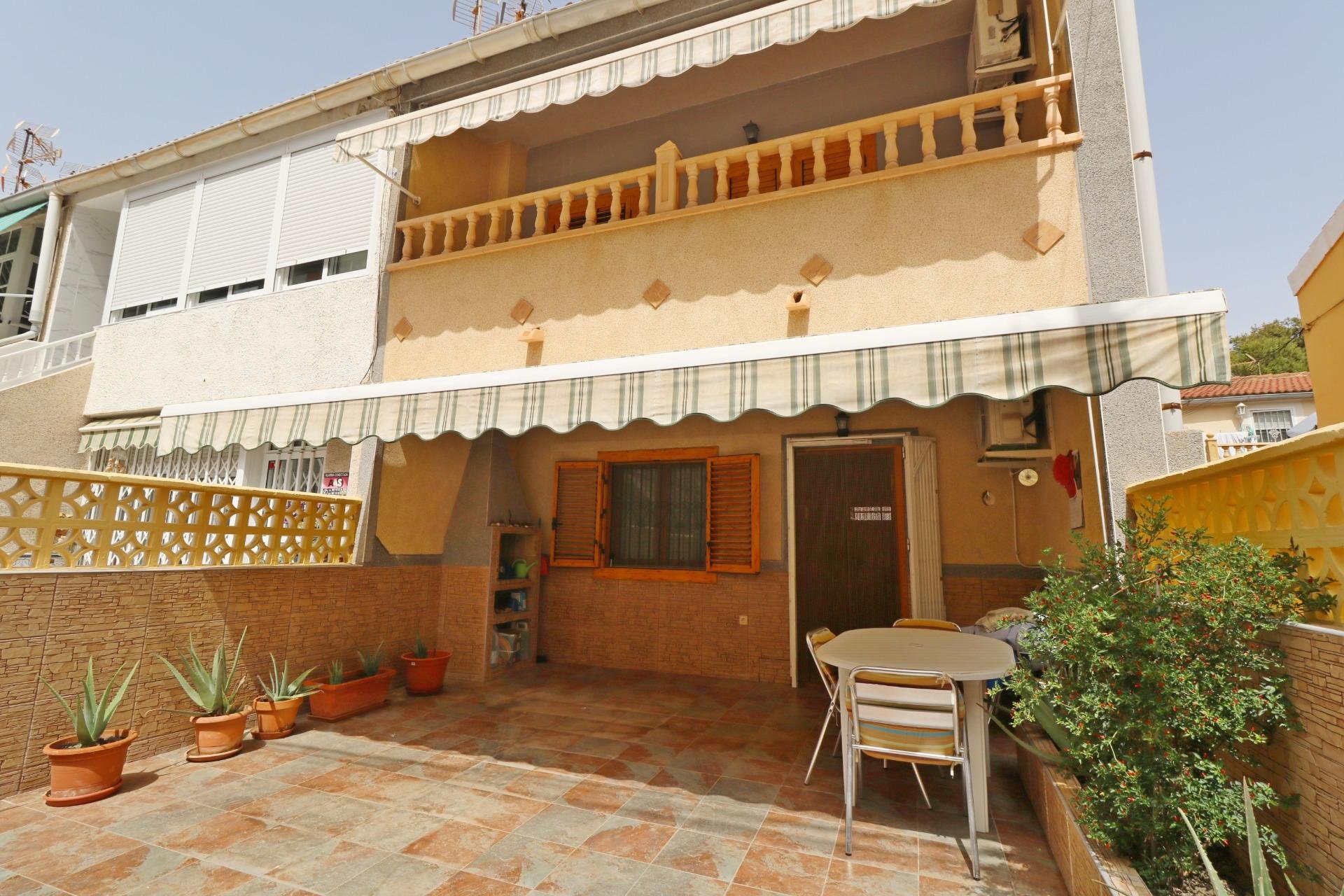 Herverkoop - Town House -
Torrevieja - Playa De Los Naufragos
